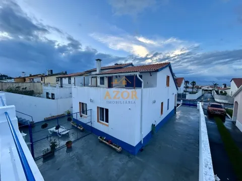 Moradia T4 no Pico da Pedra, Ribeira Grande