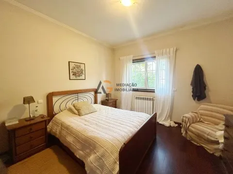 Moradia T4+1 com terreno à venda em OIã