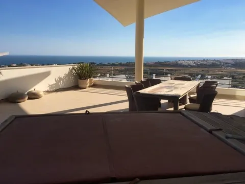 Superbe Penthouse avec vue sur la mer