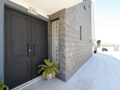 Moradia privada, renovada e com Vista Mar