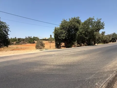 Terrain de 3 930 m2, à Albufeira