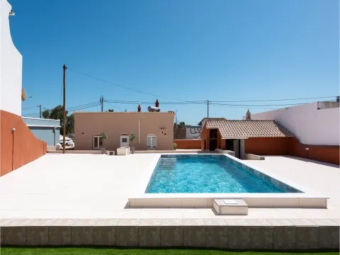 Totalmente Remodelada – Moradia T3 com Piscina, Jardim e terreno de 1.015m2