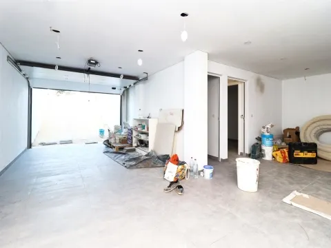 Moradia T3 Nova com Piscina Privada – Boliqueime