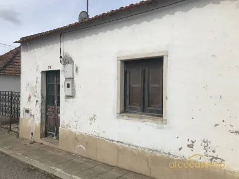 MORADIA T2 PARA RECUPERAR , POÇO E TERRENO