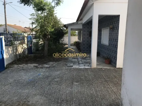 Moradia T3 e Anexo T2, Lote com 990m2