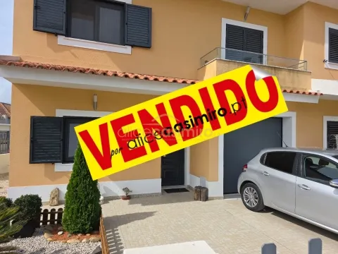 Moradia T4 - boas áreas- excelente estado!