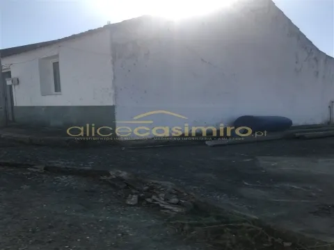 Moradia T2 com terreno