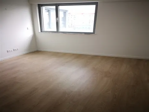 T1 - Arrendamento - Lugar de Estacionamento e Arrecadação