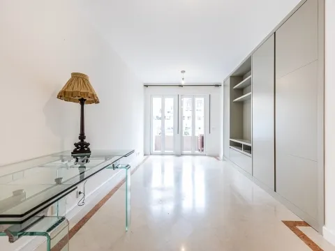 T1 - Arrendamento - Lugar de estacionamento e arrecadação