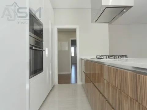 Fantastische 3-Zimmer-Wohnung, komplett möbliert und ausgestattet mit Garage für ein Auto