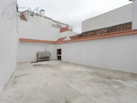 Apartamento T2 todo renovado com um excelente terraço
