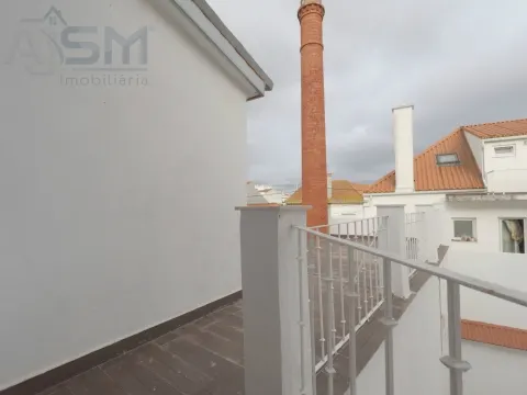 Apartamento T2+1 com suíte todo renovado com um excelente terraço