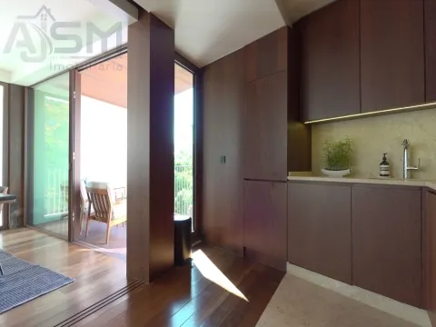 Appartement T3 moderne et récent, avec suite et garage, au cœur d’un quartier privilégié de Lisbonne