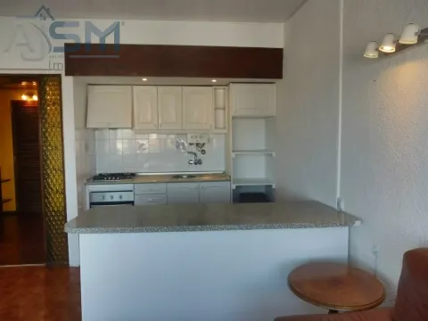 Apartamento T1 em Cascais, com excelente exposição solar e vista panorâmica para o mar