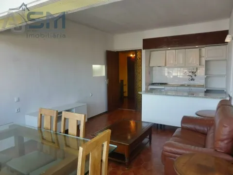 Apartamento T1 em Cascais, com excelente exposição solar e vista panorâmica para o mar