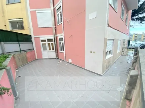 Prédio para investimento na Amadora