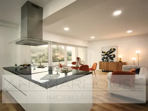 T3 Totalmente Remodelado com Home Staging | Varanda 10m² | Excelente Luminosidade-Benfica-Lisboa