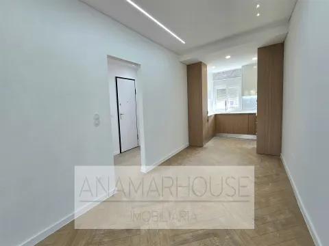 T3 Remodelado com varandas na Amadora, Mina De Água