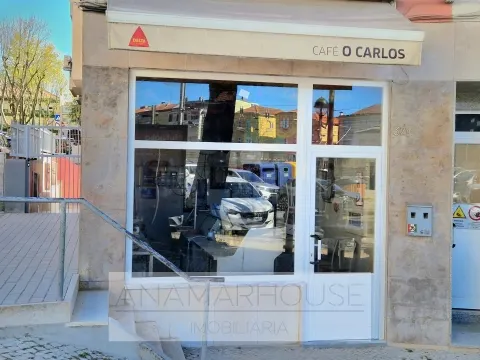 Loja com 2 frentes na Av. Cardoso Lopes | RC + cave | Rendimento assegurado