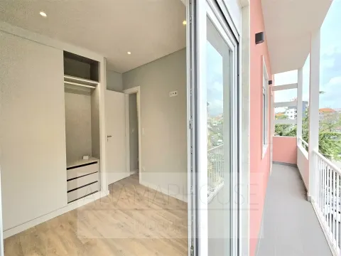 T2 remodelado primeiro andar com varanda, Mina de água, Amadora,Lisboa
