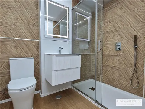 T2 Remodelado com varanda, perto da Urbanização Villa Park,Amadora