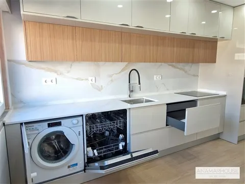 T2 Remodelado com varanda, perto da Urbanização Villa Park,Amadora