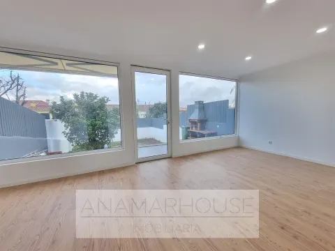 Moradia Totalmente remodelada junto ao Palácio Nacional de Queluz