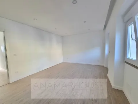 Apartamento T2 remodelado,primeiro andar,Venteira,Amadora,Lisboa