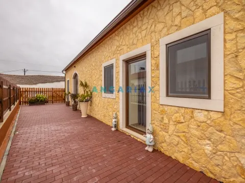 ANG1328 - Moradia T4 para Venda em Porto de Mós