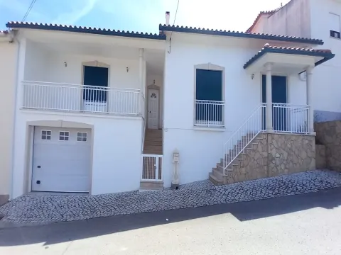 ANG1424 - Moradia T2 para Venda em Reguengo do Fetal, Batalha