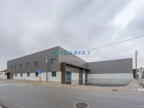 ANG1471 - Pavilhão para Venda em Alcobaça