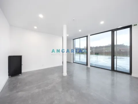 ANG1471 - Pavilhão para Venda em Alcobaça