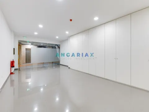 ANG1561 - Local Commercial à Louer à Beira-Rio, Leiria