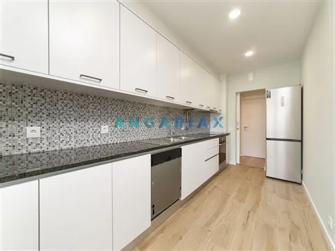 ANG1667 - 4 Bedroom Apartment for Sale in Leiria