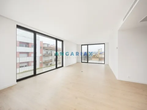 ANG765 - Apartamento T4 para Venda em Leiria