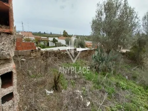 Terreno en un pueblo típico del Alentejo.