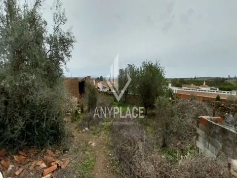 Terreno en un pueblo típico del Alentejo.