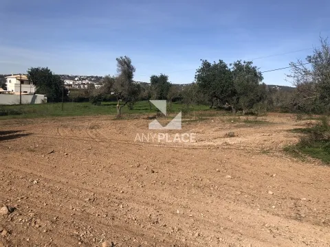 Terreno con fattibilità di costruzione di una villa di tre piani con piscina e bellissima vista mare.