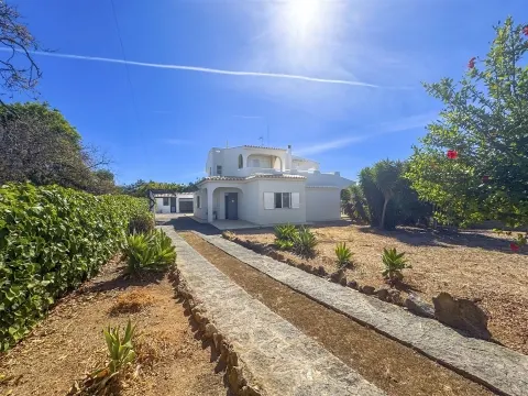 4 bedroom villa in Vale Formoso – Elegance, privileged location and high potential for appreciation.