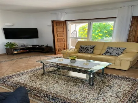 Moradia Tradicional T5 -  piscina - jardim - garagem - terraço com vistas desafogadas - Carvoeiro