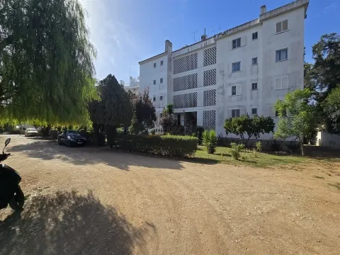 Appartement T2 – Meublé et Équipé – Résidence avec Jardins et Parking – Prado da Penina