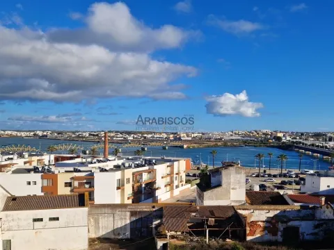 Apartamentos T3 - Vista Rio Arade - Ar condicionado - 5 Lug. Parqueamento - Portimão - Algarve