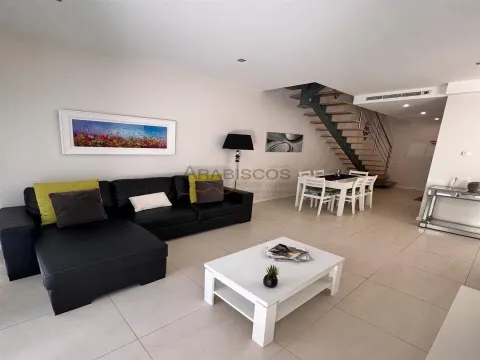 Arrendamento Anual - Moradia - T2 - Condominio fechado - Piscina - Box - Alvor