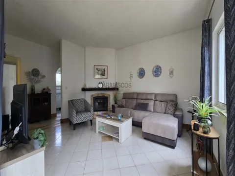 Appartamento con 2 camere da letto - arredato e attrezzato - Condominio con giardino - Parcheggio pr