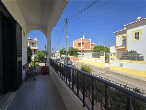 Moradia T3 - 3 Pisos - Vista Mar - Vista Ria - Jardim - Alvor - Portimão - Algarve