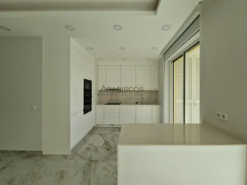 Apartamentos T3 - Varandas com 46 m2 - Piscina - Ar Condicionado - Piso Radiante - Lagos - Algarve