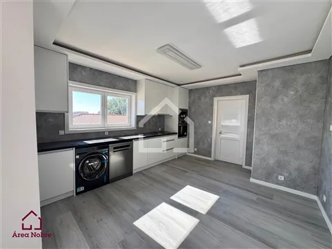 Moradia T3 RENOVADA - 2.860m2 de Terreno