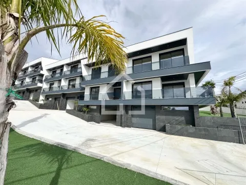 Viviendas Adosadas en barrio 4 habitaciones