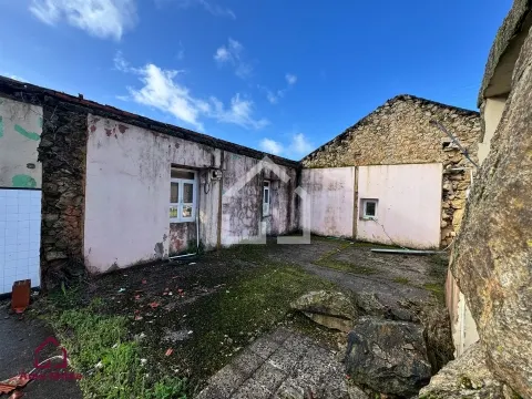 Casa antiga em pedra  - Romariz