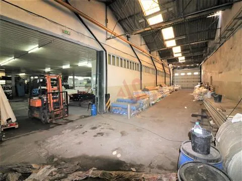 Armazém com 1791 m2 em São Miguel, Vizela